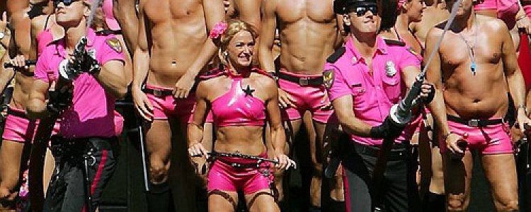 Гей-парад в Амстердаме Гей-парад в Амстердаме