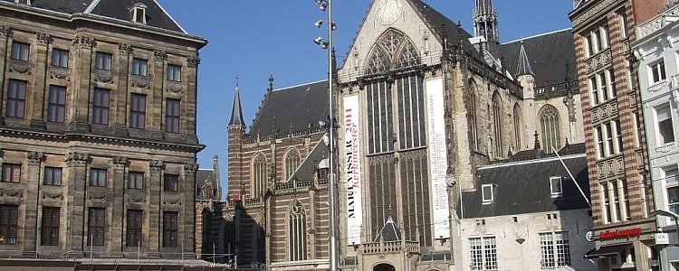 Церковь Ньивекерк (Новая церковь) в Амстердаме