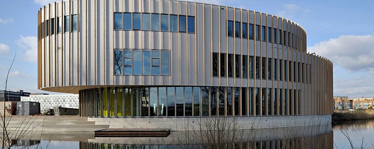 Театр Bijlmer Park в Амстердаме Театр Bijlmer Park в Амстердаме