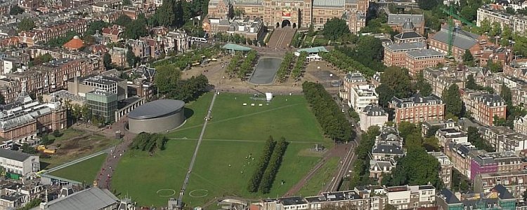 Площадь музеев в Амстердаме
