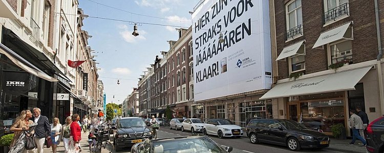 Торговая улица Hooftstraat в Амстердаме Торговая улица Hooftstraat в Амстердаме