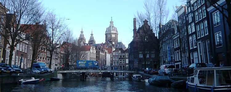 Канал Форбургвал в Амстердаме