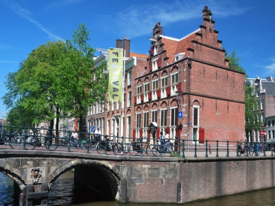 Дом на трех каналах в Амстердаме